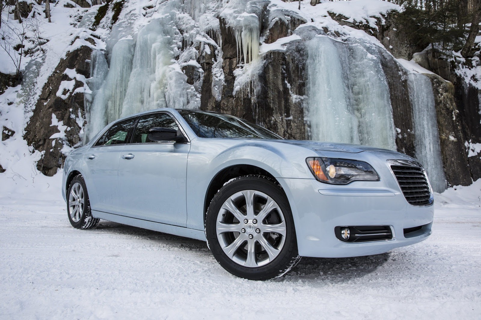 [2013-Chrysler-300-Glacier-26%255B2%255D.jpg]