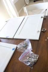 How to Paint your Kitchen Cabinets-06 How to Paint your Kitchen Cabinets-06