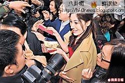 摸肚著平底鞋疑陀龍寶寶  李嘉欣兩年抱兩好生養