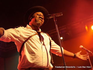  – Papa Wemba en concert à la Halle de la Gombe, Kinshasa, février 2010.