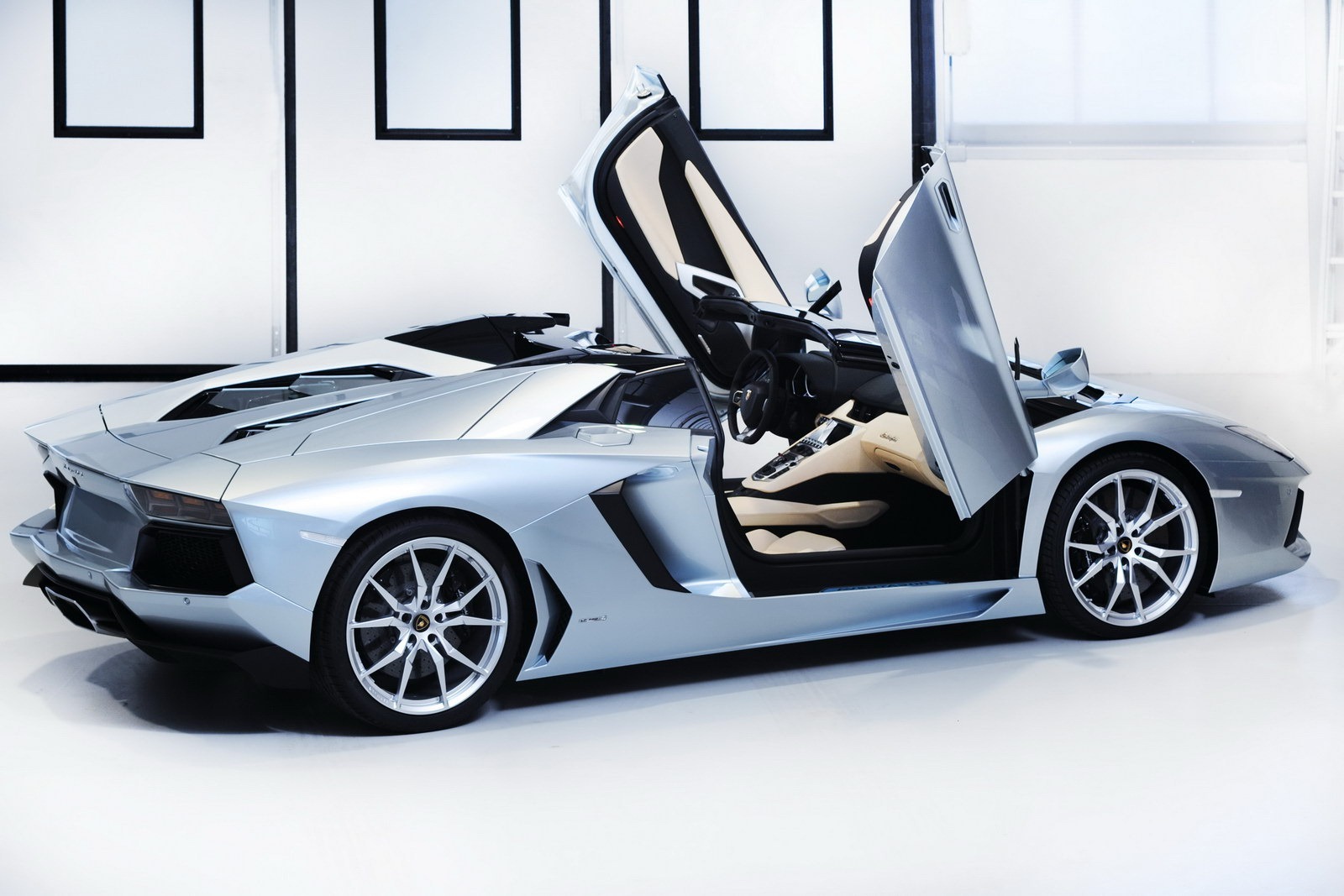 [Lamborghini-Aventador-LP-700-4-Roadster%255B2%255D.jpg]