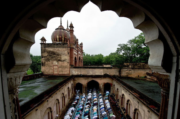 مظاهر عيد الفطر المبارك لعام 2013  فى العالم 