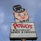 MN-St-Paul_University-Ave_1890_2011-04-04_Porkys_Day-after-closing_020.jpg