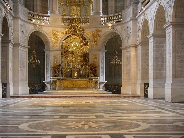 1024px-Versailles,_Chapelle_royaleCapilla Real. 1024px-Versailles,_Chapelle_royaleCapilla Real.