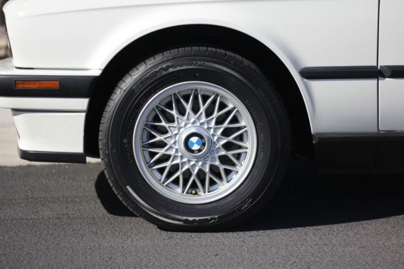 [1993-BMW-325i-Convertible-10%255B3%255D.jpg]