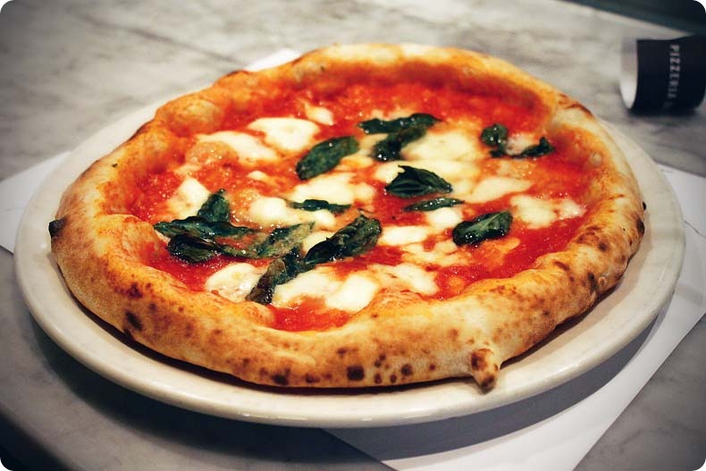 pizzeria locale 3