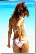 rihanna-nip-slip-bikini 4