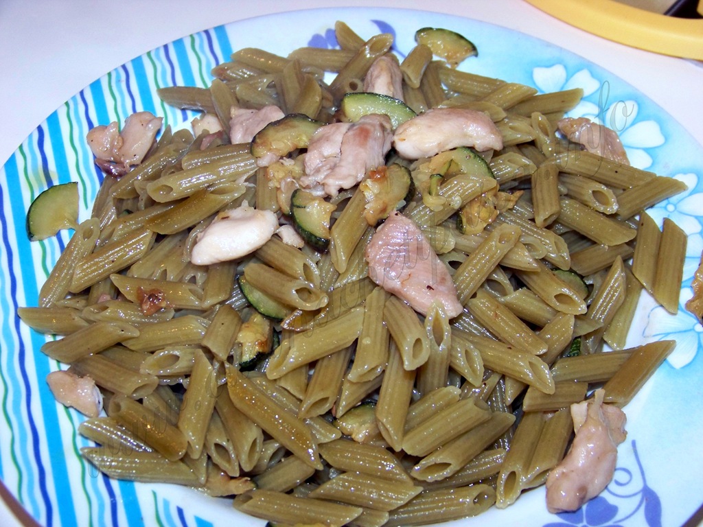[mini%2520penne%2520con%2520zucchine%2520e%2520pollo%2520%252821%2529%255B5%255D.jpg]