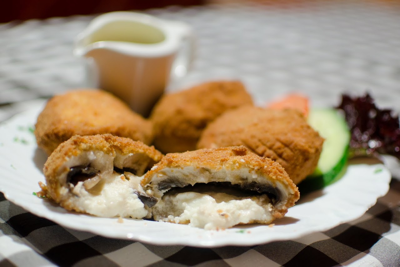 Fried and stuffed mushrooms at Pozyonsi Kisvendeglo
