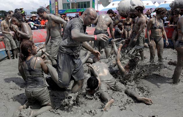 boryeong-mud-fest-2011-19 boryeong-mud-fest-2011-19