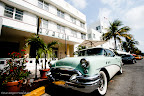 Alle hotellene langs Ocean Drive hadde en klassisk bil utenfor.