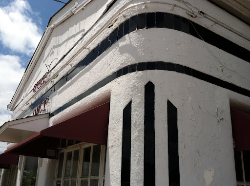 The curved features and art deco black inlaid glass that attracted many of the Boots Motel guests. (Photo credit: Rebekah Clark)