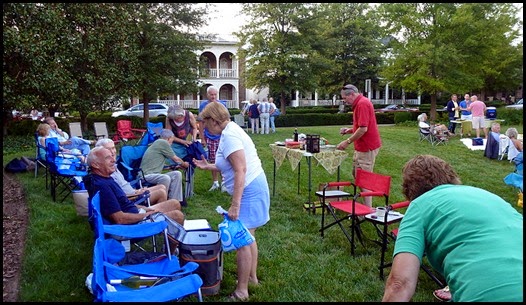 01e - Concert Goers gathering for the picnic