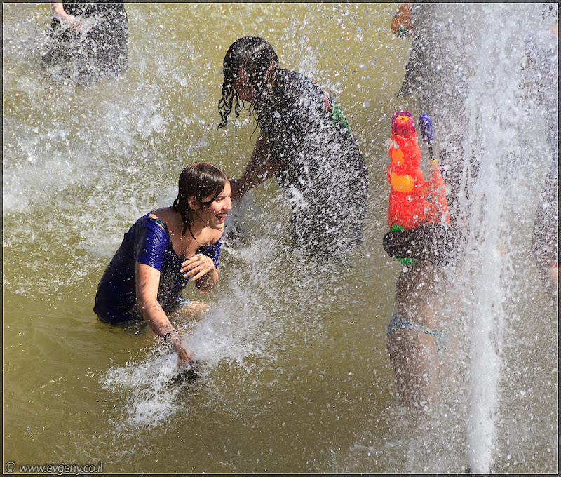 il/Настоящее мочилово в центре Тель Авива (20110701 ta water war 038 6763)