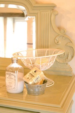 [mmlaveille23new-b-and-b-room-french-farmhouse-03-soap-detail%255B4%255D.jpg]