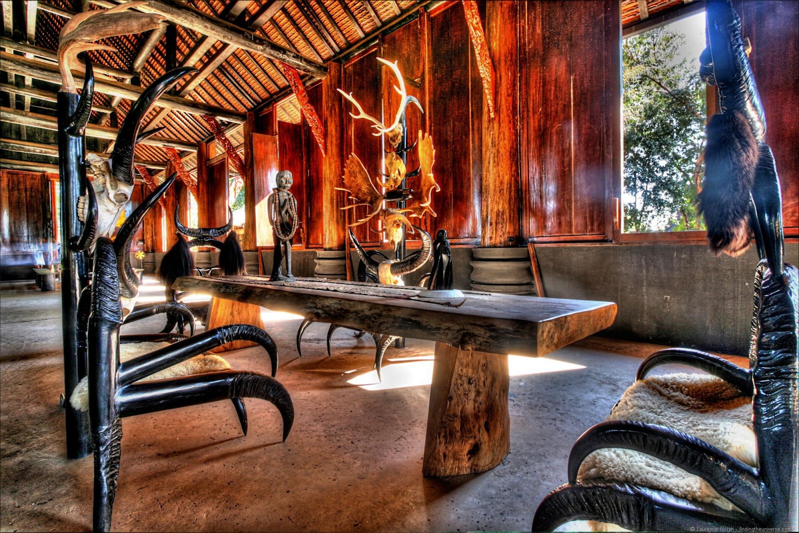 [BlacktempleChiangRaiinteriorhalltabl%255B1%255D.jpg]