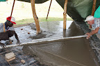 Screeding concrete floor in toucal