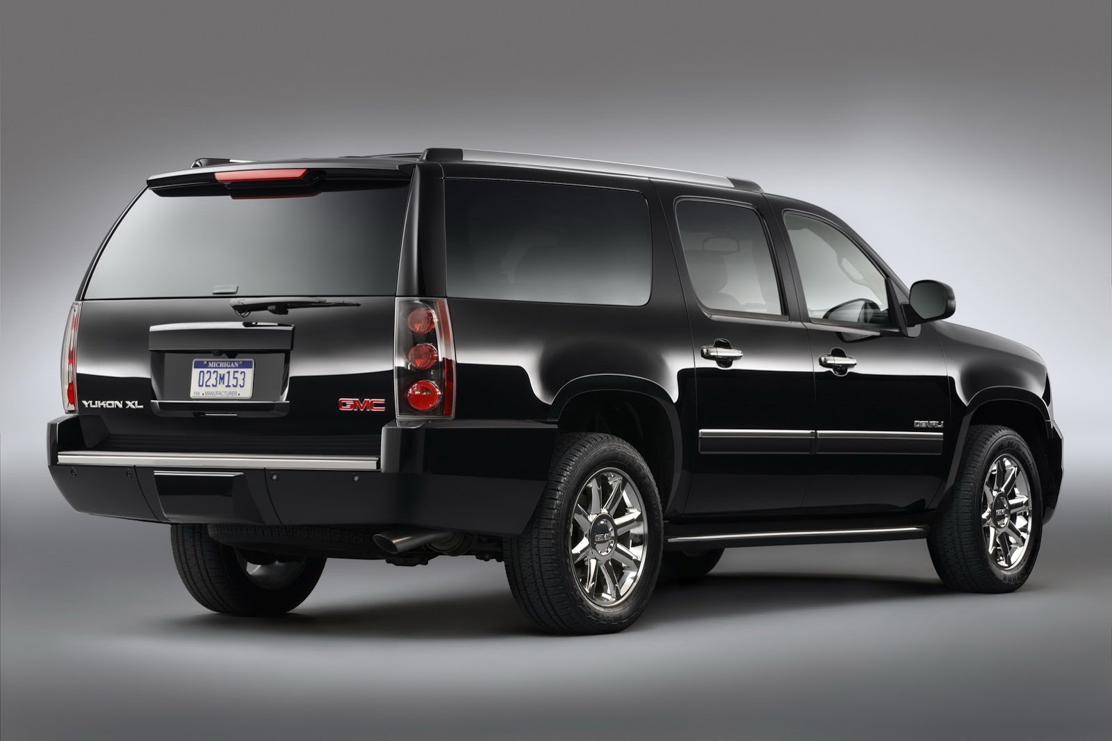 [2013-GMC-YukonXL-Denali-005%255B2%255D.jpg]