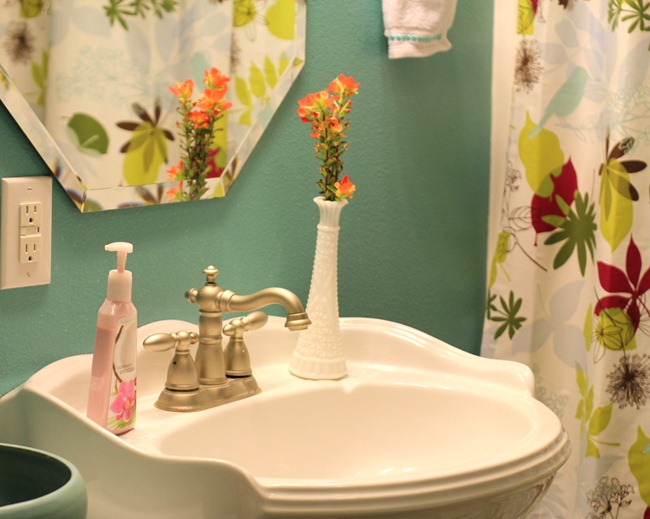 [IMG_3041%255B9%255D.jpg&description=Try-it Tuesday: Upstairs Bathroom Reveal—Putting the FUN in Functional')]