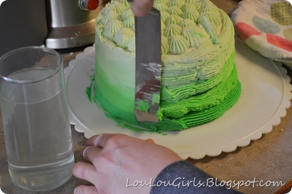 How-to-frost-an-ombre-cake (23)