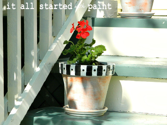 [polka_dot_painted_terracotta_pot_black_white%255B3%255D.jpg]
