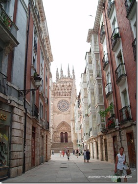 166-Burgos. Vista de la Catedral desde el Paseo del Espolón - P7190353