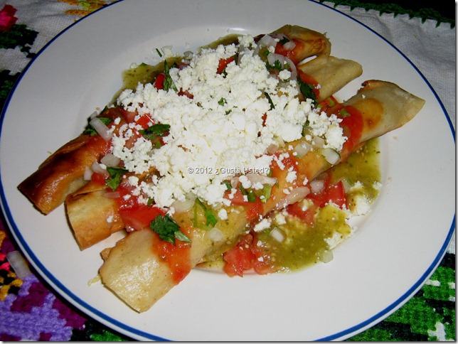 FLAUTAS CON SU SALSA FLAUTAS CON SU SALSA