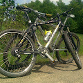 Rowery w czasie naszego drugiego śniadania - wygląda na to, że mają się ku sobie. 14052011286.jpg