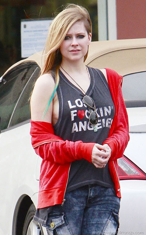 <font color=red><b>EXCLUSIVE</b></font> AVRIL LAVIGNE