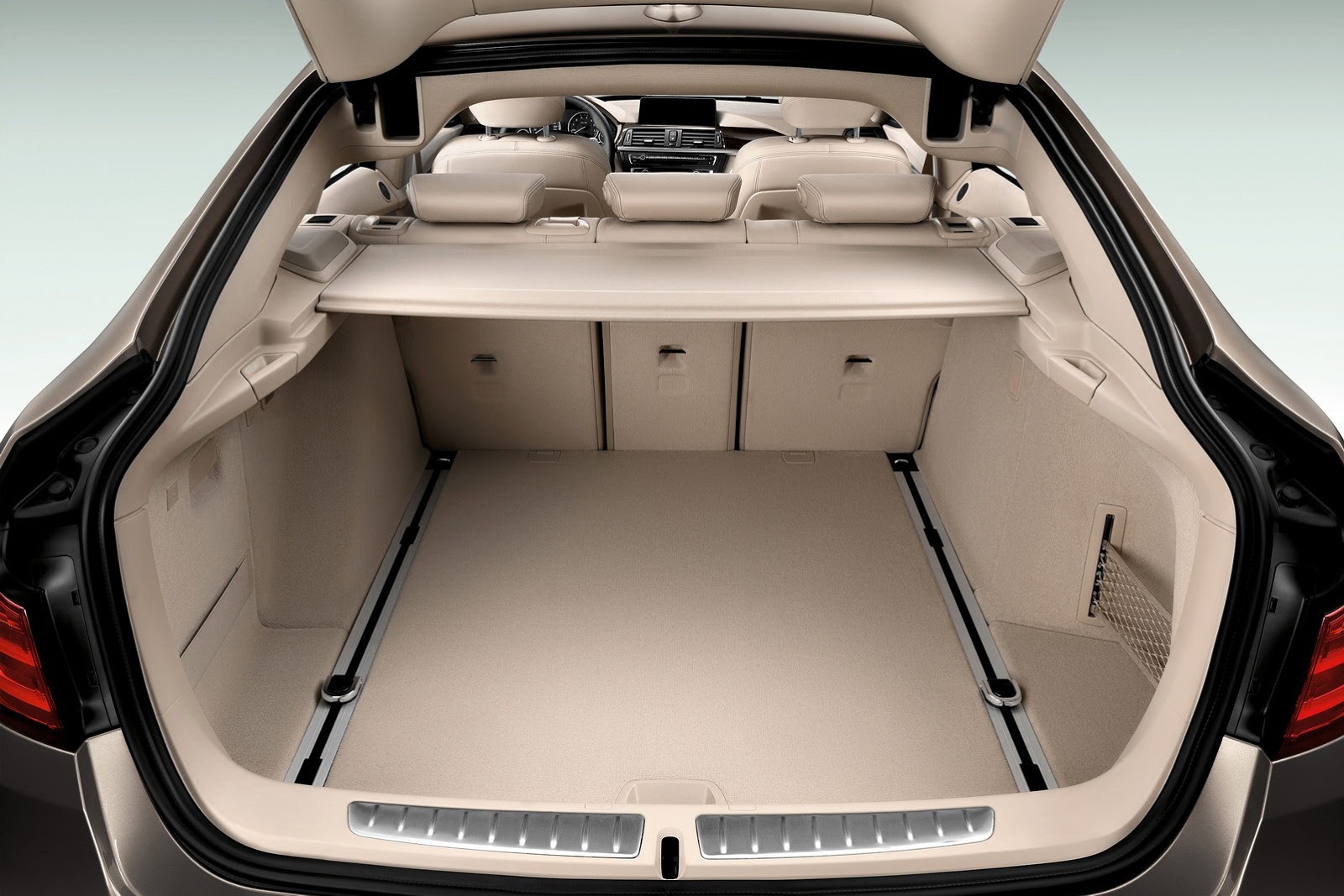 BMW-3-GT-CarScooP117[2].jpg