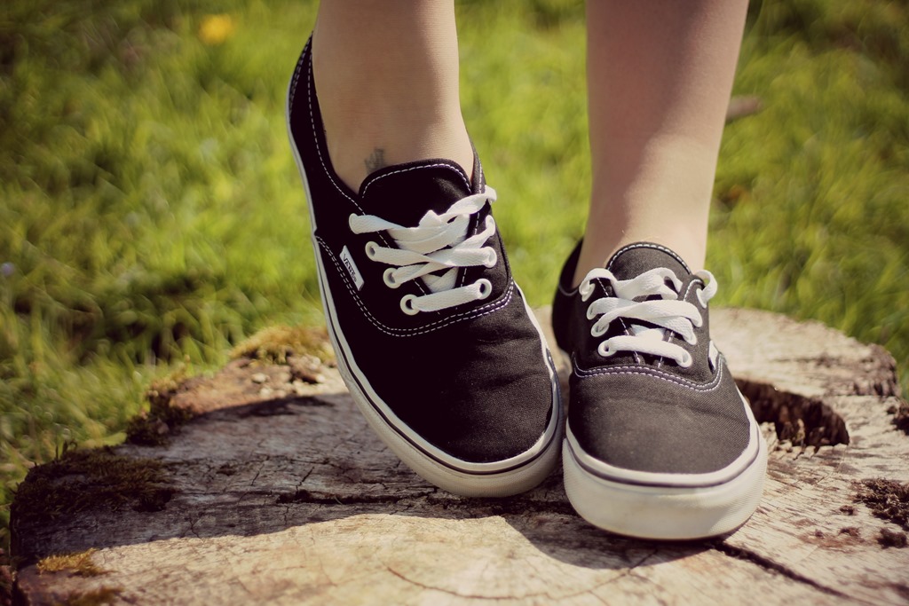 [BLACK-VANS-AUTHENTICS5.jpg]