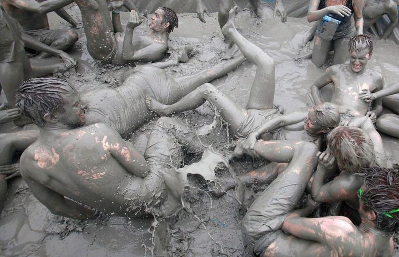 Boryeong-Mud-2012-9