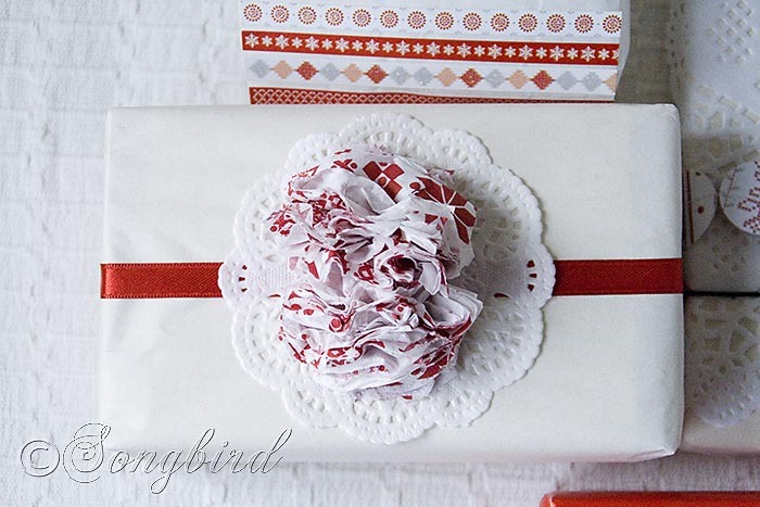 Songbird Christmas White Red Gift Wrapping 6