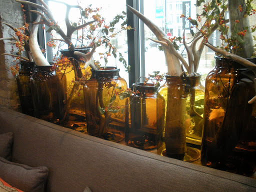 More antlers, in clever flower arrangements using awesome amber jars.