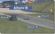 La Marussia di Bianchi attraversa la pista