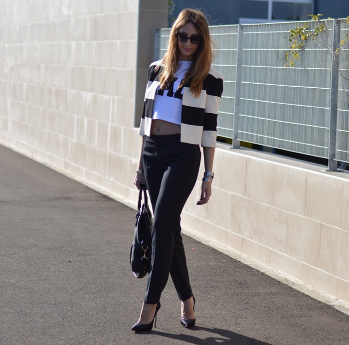 Cropped top, top pancia scoperta, pantaloni in piega, Zara trousers, casadei shoes, casadei heels, casadei pumps, casadei blade pumps, dior zeli sunglasses, givenchy bag