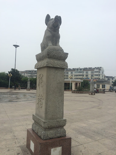 人民广场猪生肖雕像