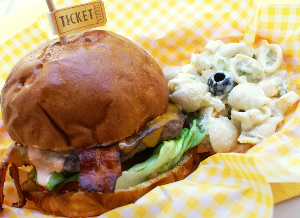 [352Burger%2520copy%255B5%255D.jpg]