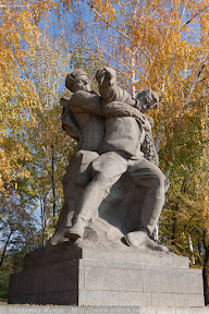 Скульптура на Площади Героев