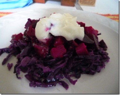 Con un poco de yogurt natural. Rico! Z Chucrut con Ensalada Rusa Vinegret (5)
