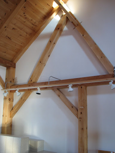 wall tarcks to display art