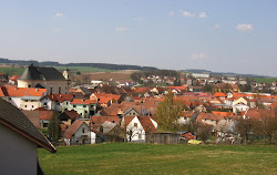 Die älteste schriftliche Erwähnung Batelovs stammt aus dem Jahr 1279. Die ursprüngliche Ansiedlung mit einer Festung entstand am Ort, der Na Vůbci gennant wird.