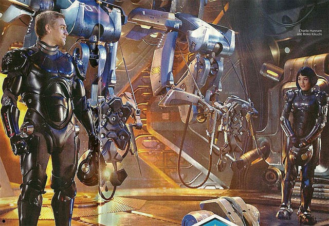 Charlie Hunnam és Rinko Kikuchi egy Pacific Rim fotón