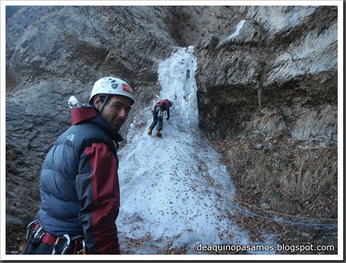 Cascada de Hielo de La Sarra 250m WI4  85º (Valle de Pineta, Pirineos) (Pep) 3317