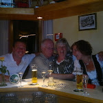 Familie Melzig und Schmitter an der Bar