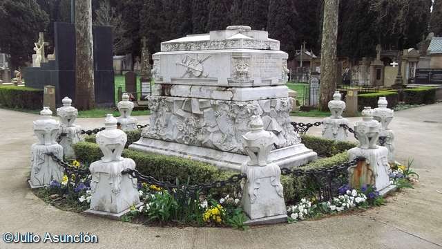[Mausoleo-de-Sarasate---Cementerio-de%255B2%255D.jpg]