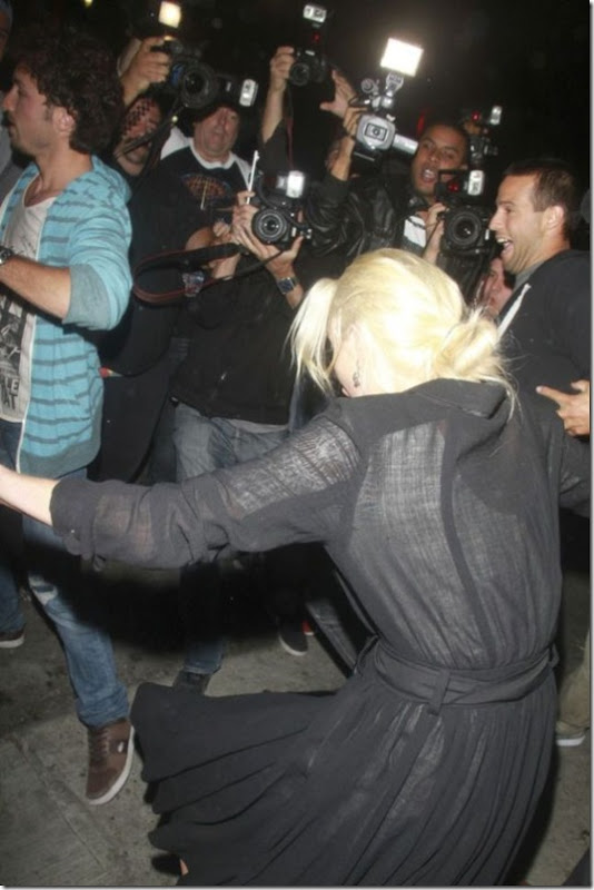 celebrities-falling-down-27