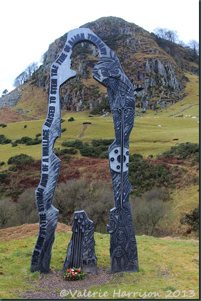 3 Loudoun-Hill-and-sculpture