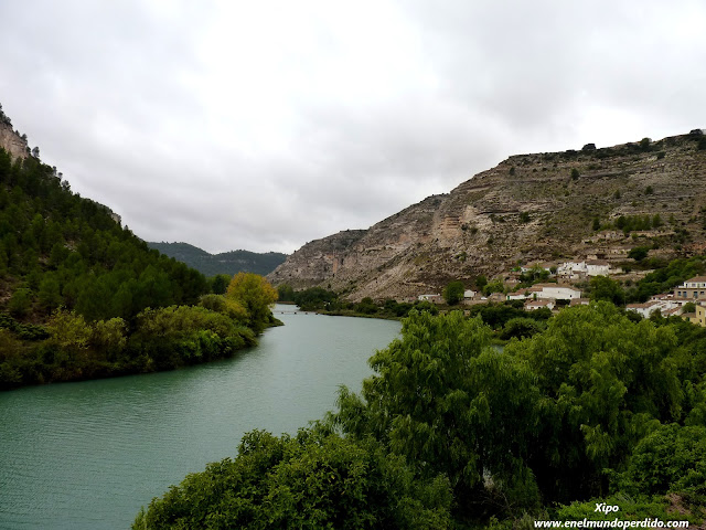 Alcalá-de-Júcar-Albacete-río.JPG