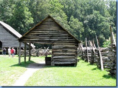 0404 North Carolina - Smoky Mountain National Park - US 441 (Newfound Gap Road) - Oconaluftee Visitor Center  - Mountain Farm Museum - corn crib